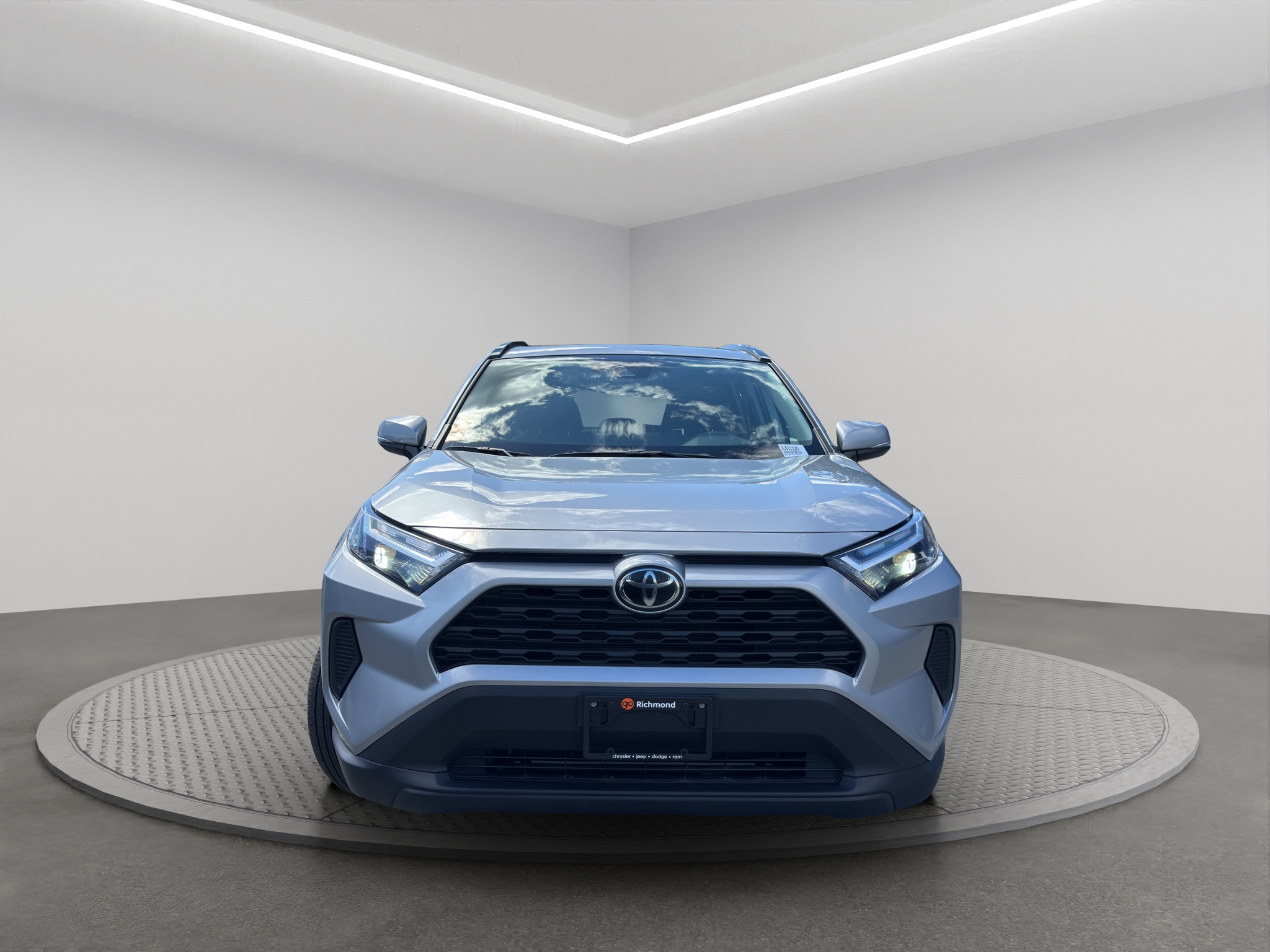 2025 Toyota RAV4 XLE AWD — photo 2