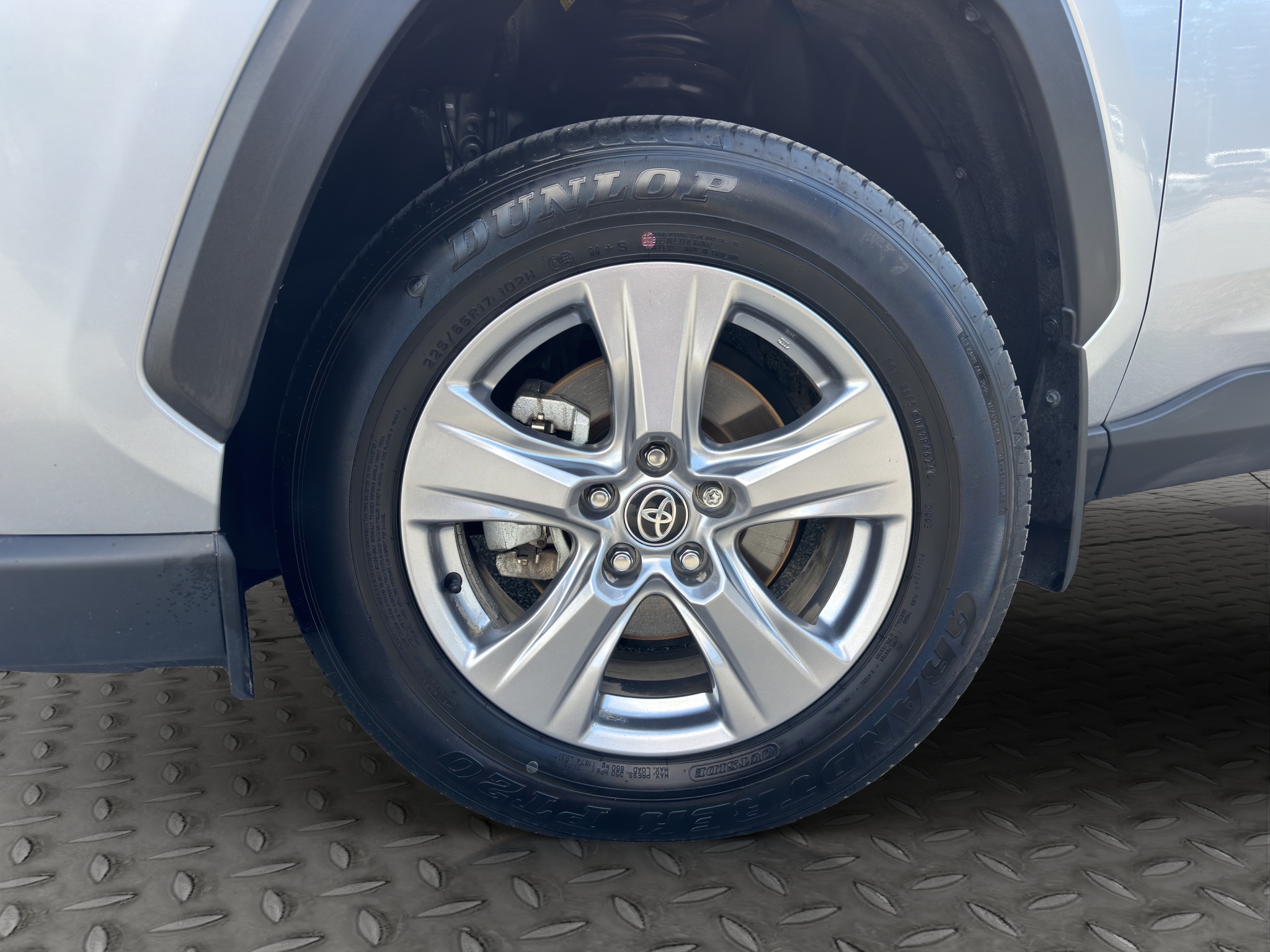 2025 Toyota RAV4 XLE AWD — photo 6