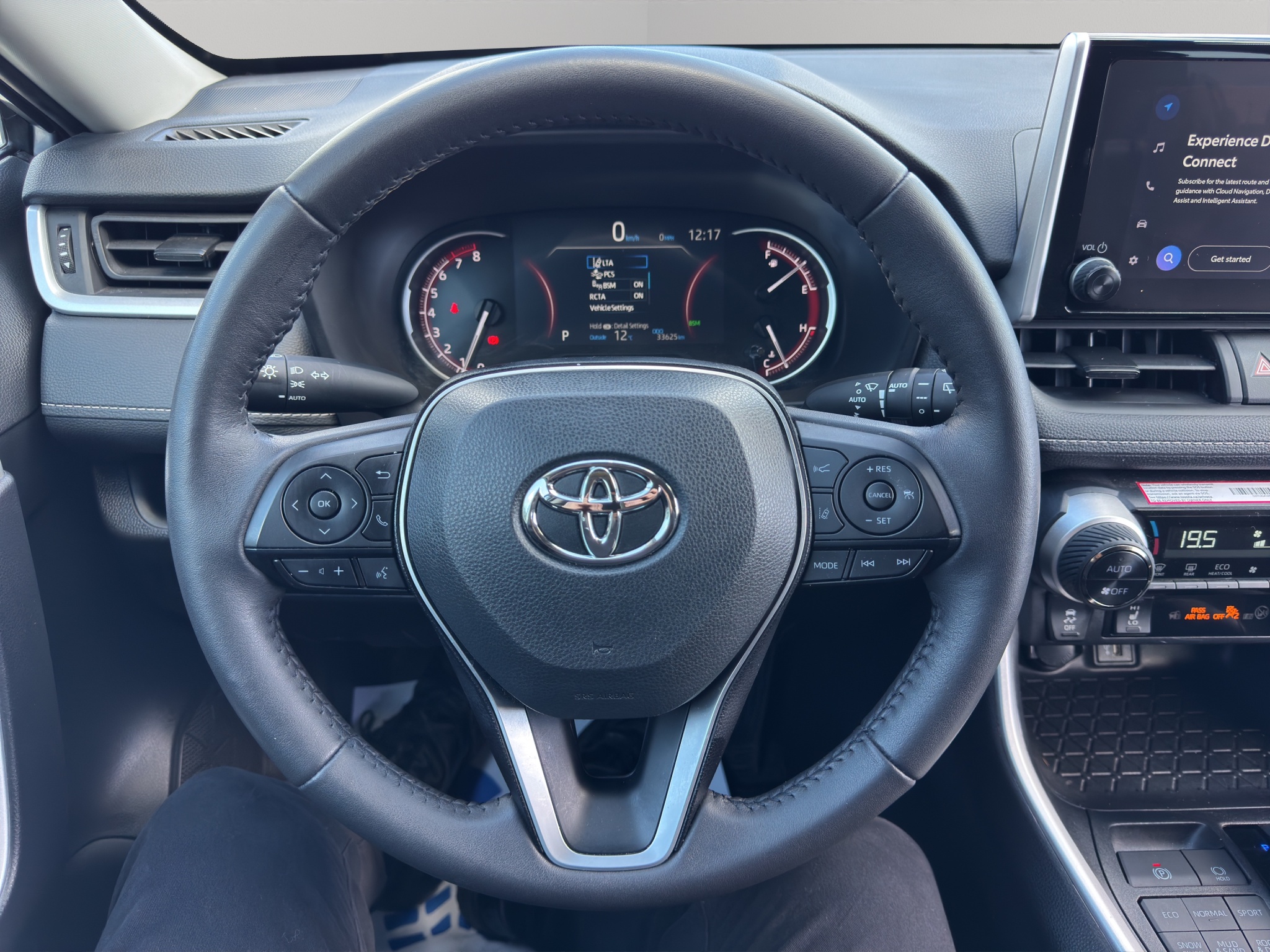 2025 Toyota RAV4 XLE AWD — photo 12
