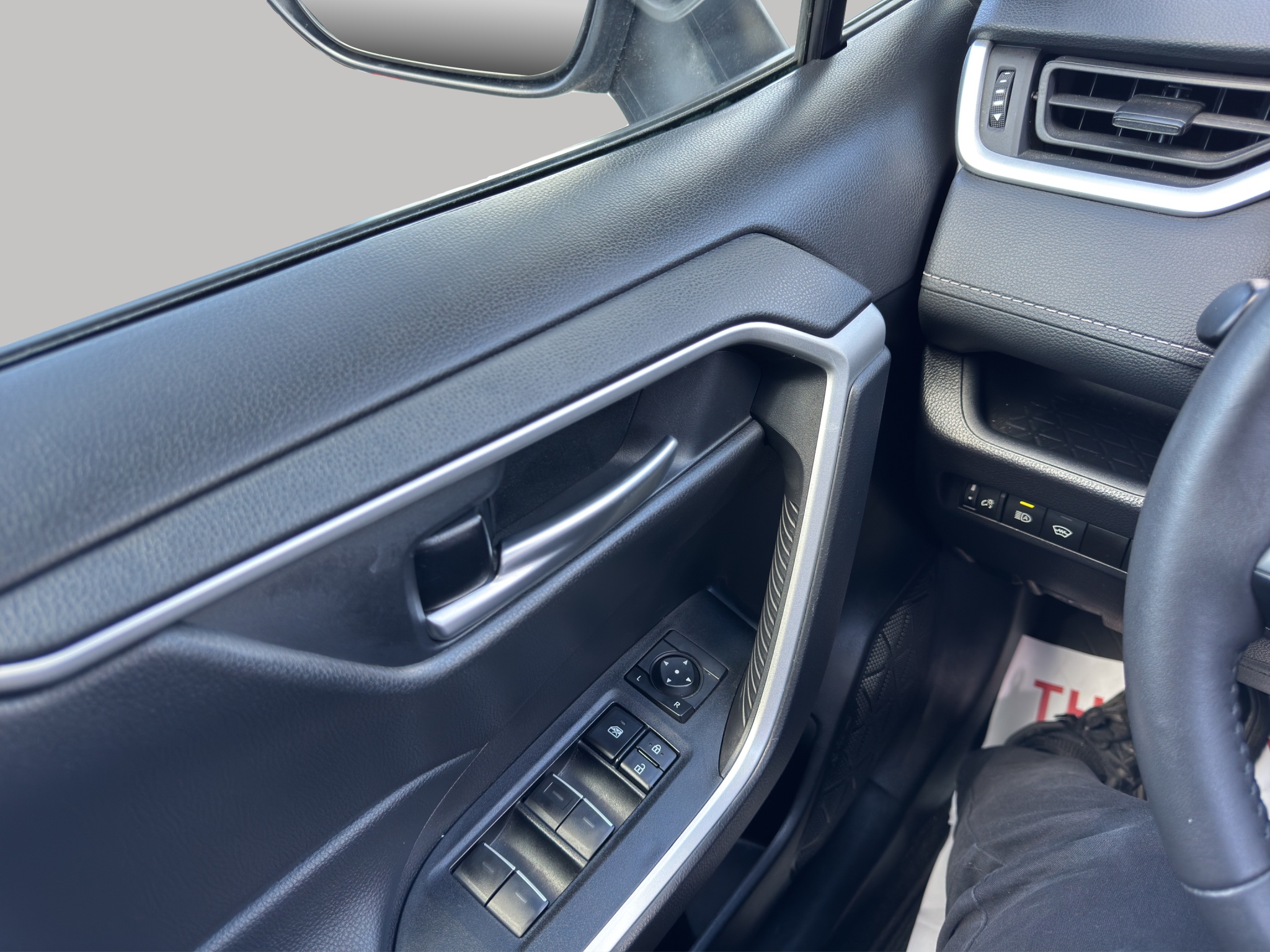 2025 Toyota RAV4 XLE AWD — photo 14