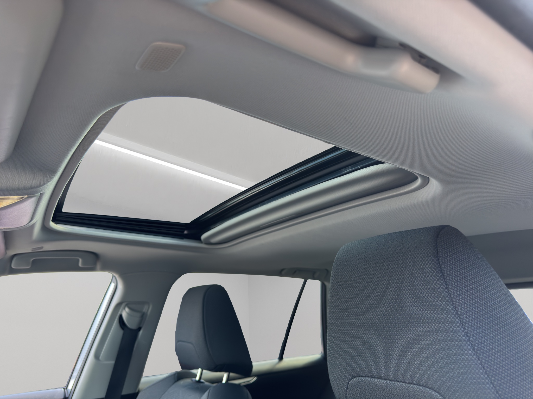 2025 Toyota RAV4 XLE AWD — photo 18