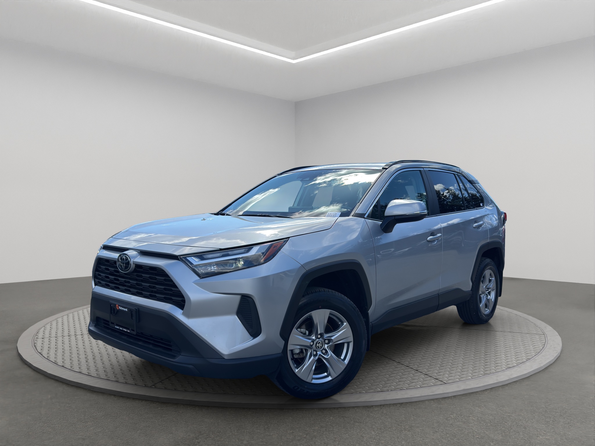 2025 Toyota RAV4 XLE AWD — photo 1