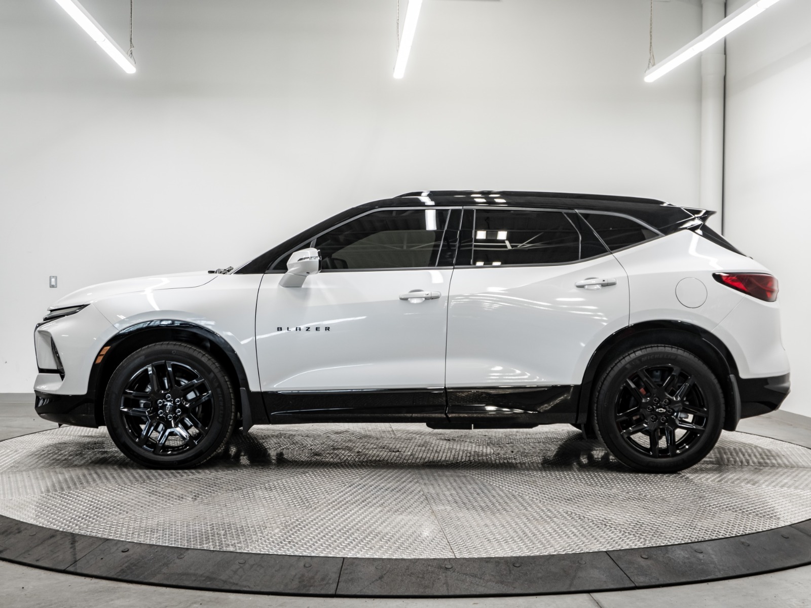 2025 Chevrolet Blazer AWD 4dr RS — photo 2