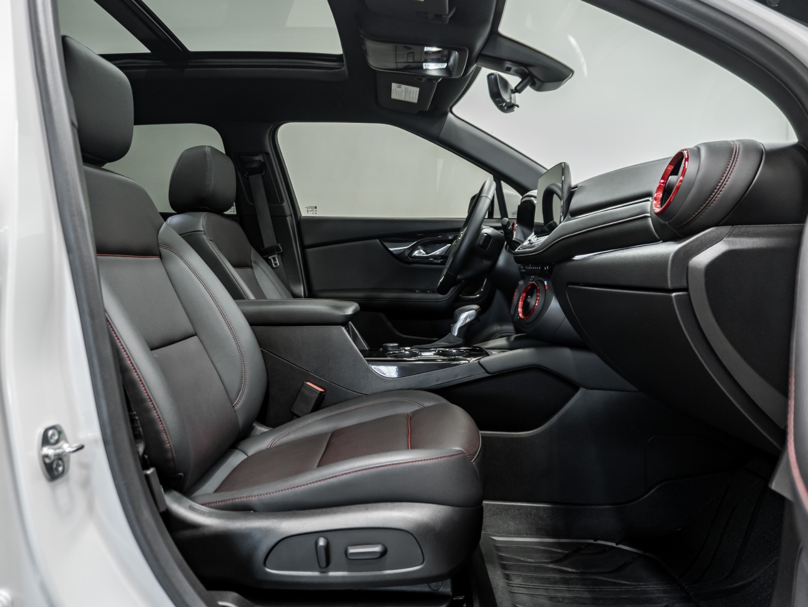 2025 Chevrolet Blazer AWD 4dr RS — photo 5