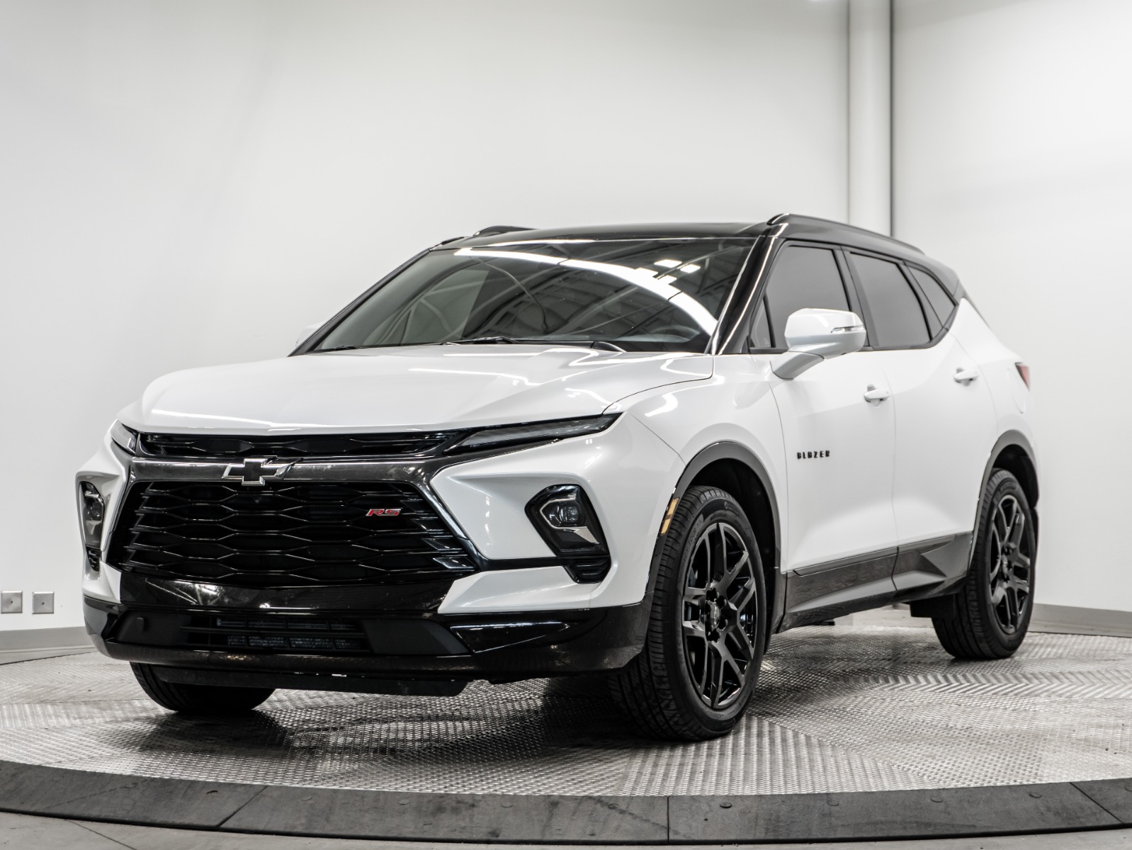 2025 Chevrolet Blazer AWD 4dr RS — photo 1