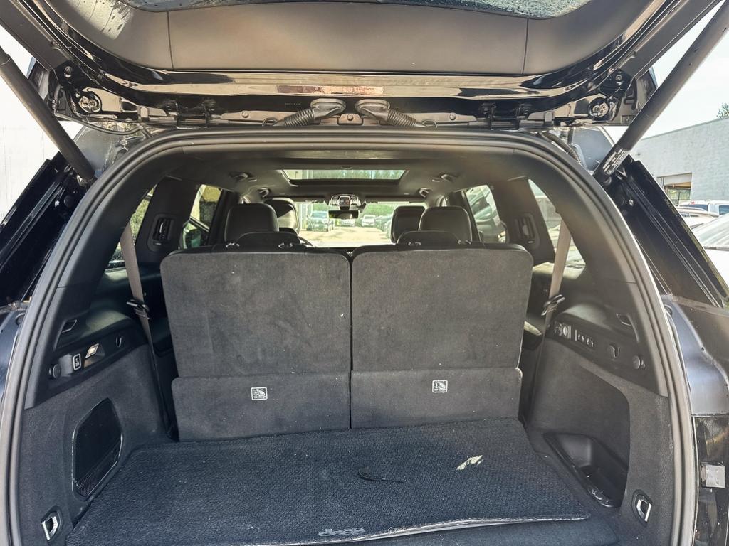 2023 Jeep Grand Cherokee L Summit 4x4 — photo 11