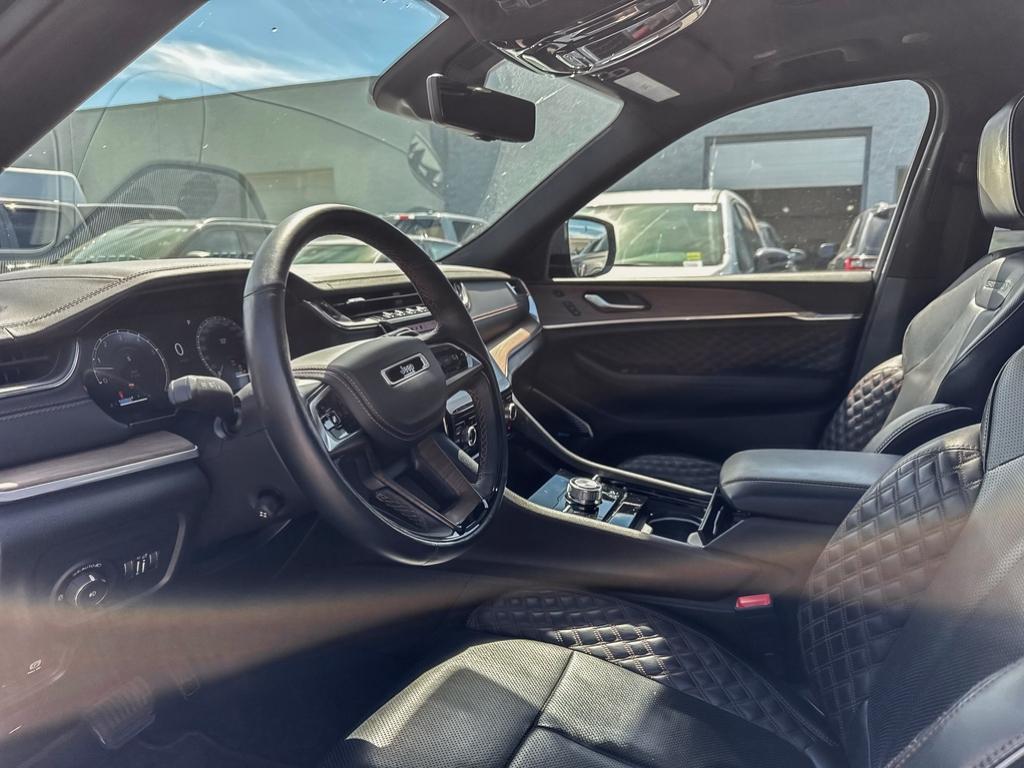2023 Jeep Grand Cherokee L Summit 4x4 — photo 12