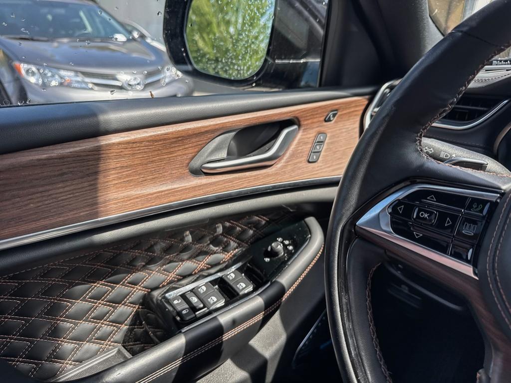 2023 Jeep Grand Cherokee L Summit 4x4 — photo 16