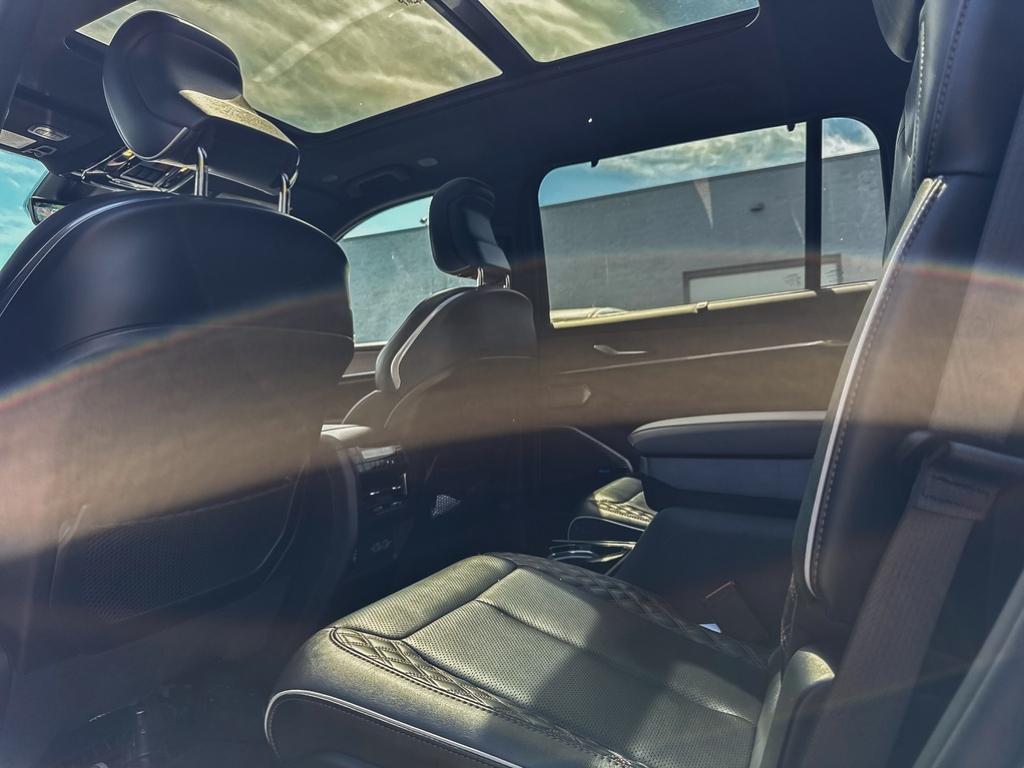 2023 Jeep Grand Cherokee L Summit 4x4 — photo 21
