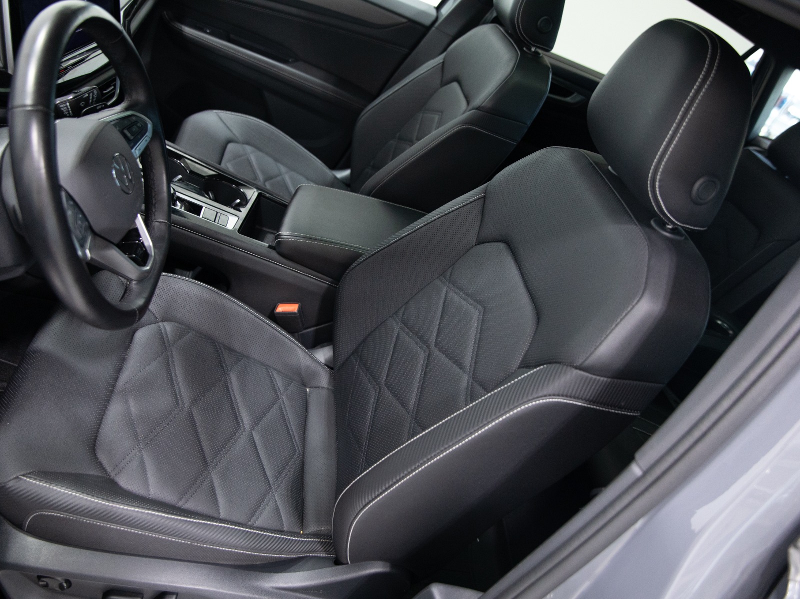 2025 Volkswagen Atlas Cross Sport Comfortline R-Line Black Edition 2.0 TSI 4MOTION — photo 16