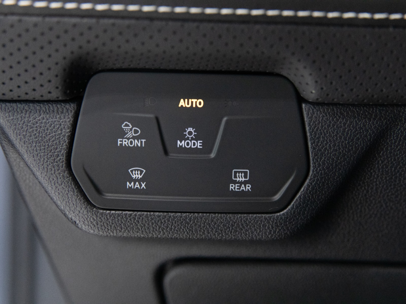 2025 Volkswagen Atlas Cross Sport Comfortline R-Line Black Edition 2.0 TSI 4MOTION — photo 21