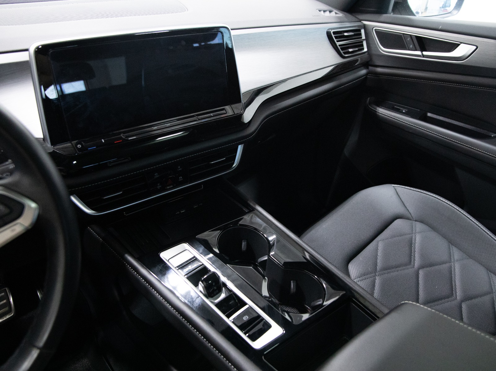 2025 Volkswagen Atlas Cross Sport Comfortline R-Line Black Edition 2.0 TSI 4MOTION — photo 25