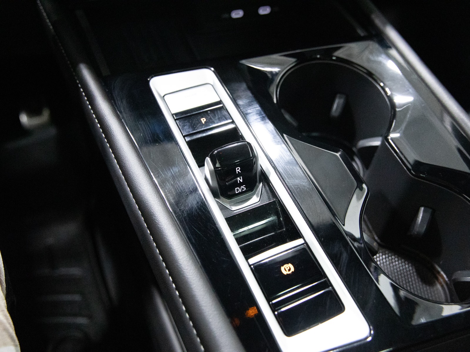 2025 Volkswagen Atlas Cross Sport Comfortline R-Line Black Edition 2.0 TSI 4MOTION — photo 30