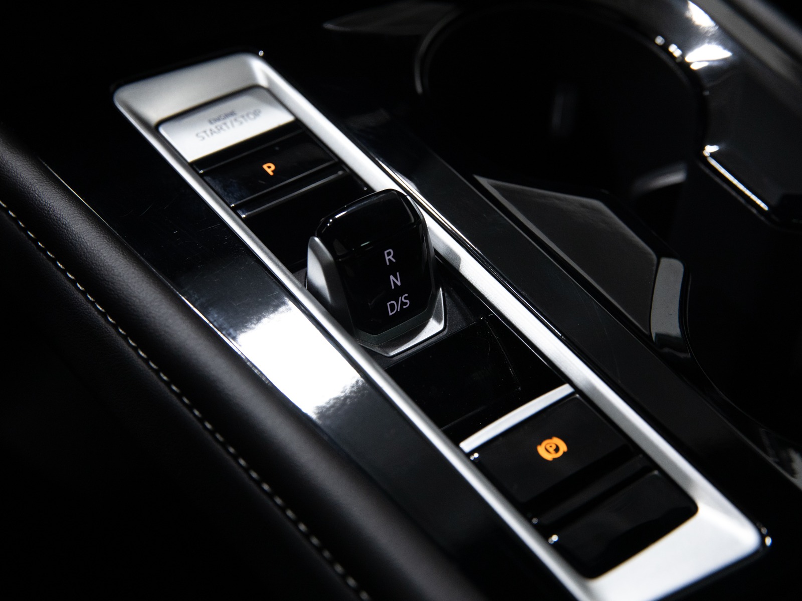 2025 Volkswagen Atlas Cross Sport Comfortline R-Line Black Edition 2.0 TSI 4MOTION — photo 32