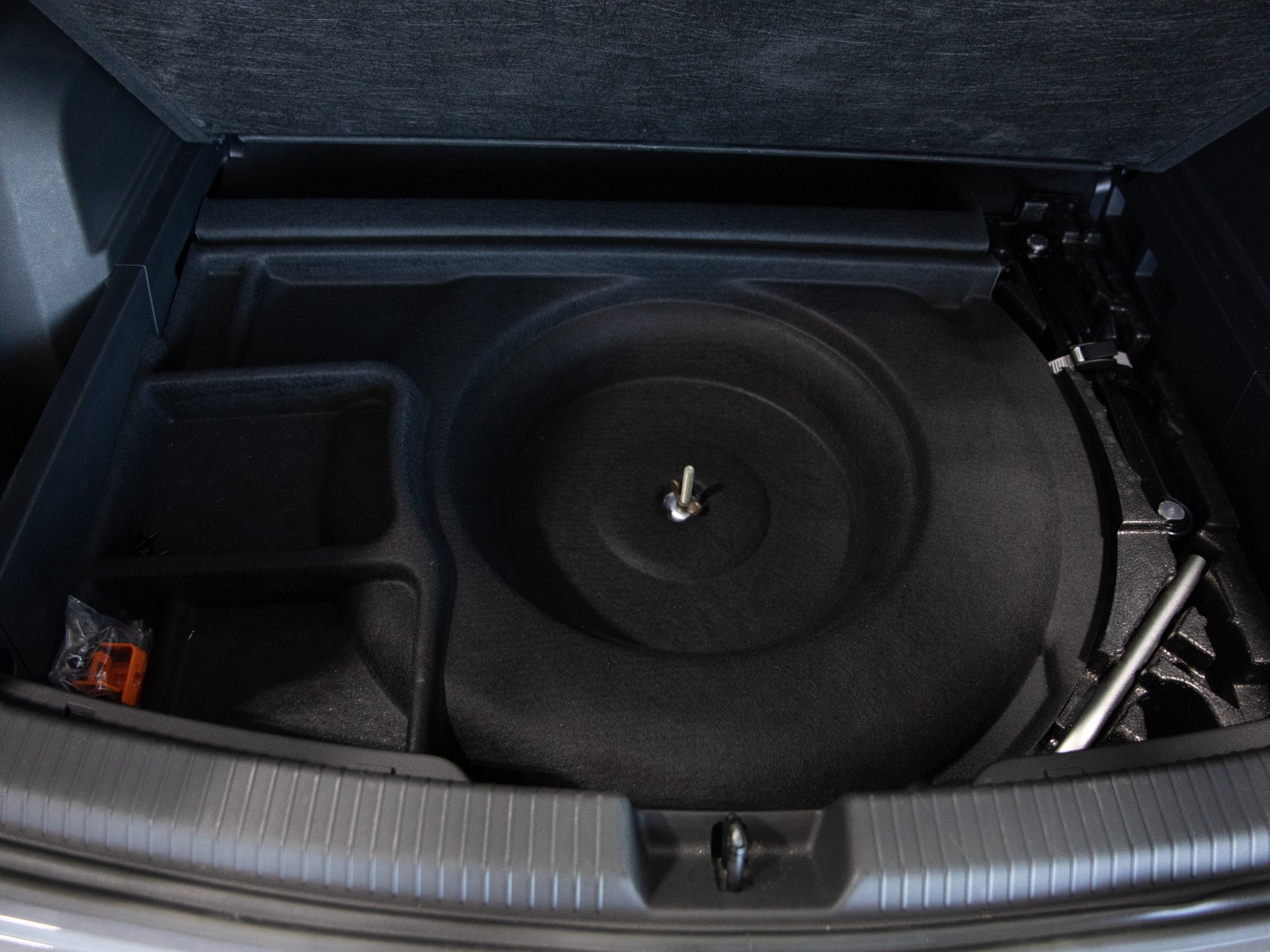 2025 Volkswagen Atlas Cross Sport Comfortline R-Line Black Edition 2.0 TSI 4MOTION — photo 38
