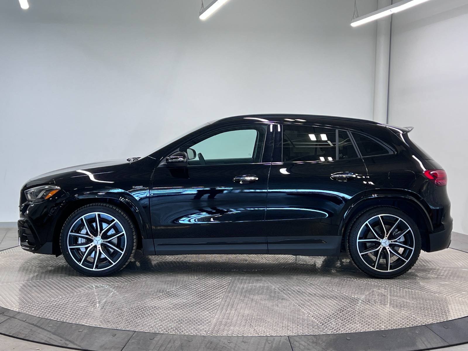 2024 Mercedes-Benz GLA AMG GLA 35 4MATIC SUV — photo 2