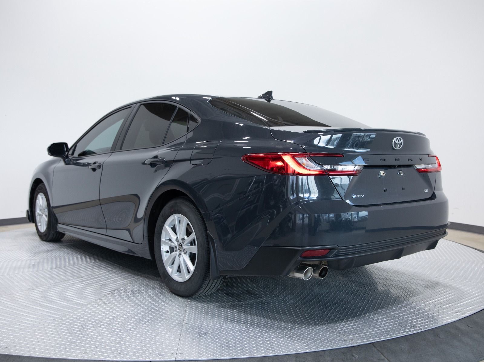 2025 Toyota Camry SE CVT — photo 3