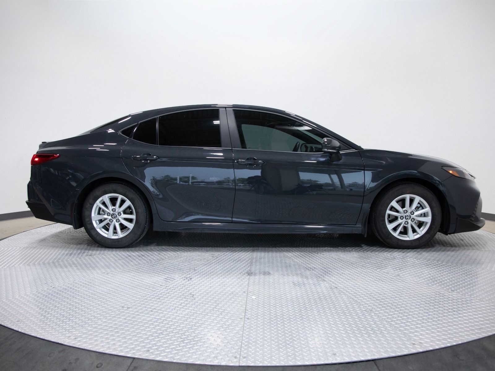 2025 Toyota Camry SE CVT — photo 6