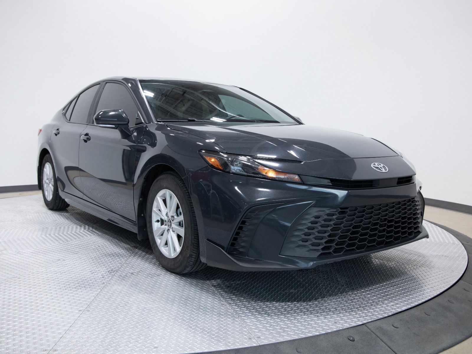 2025 Toyota Camry SE CVT — photo 7