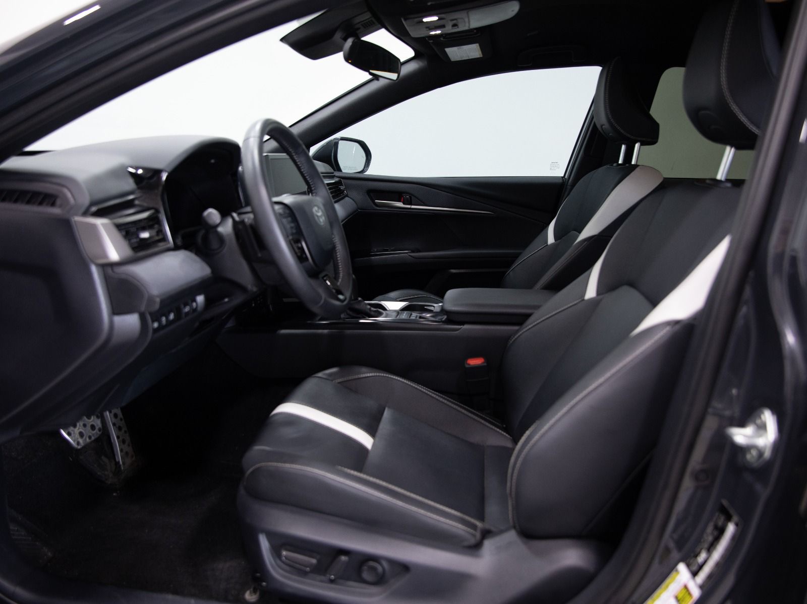 2025 Toyota Camry SE CVT — photo 14