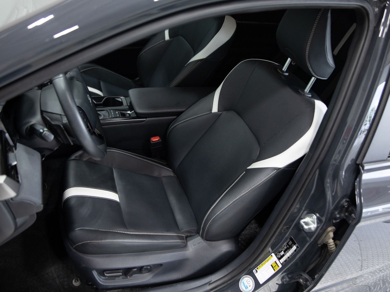 2025 Toyota Camry SE CVT — photo 15