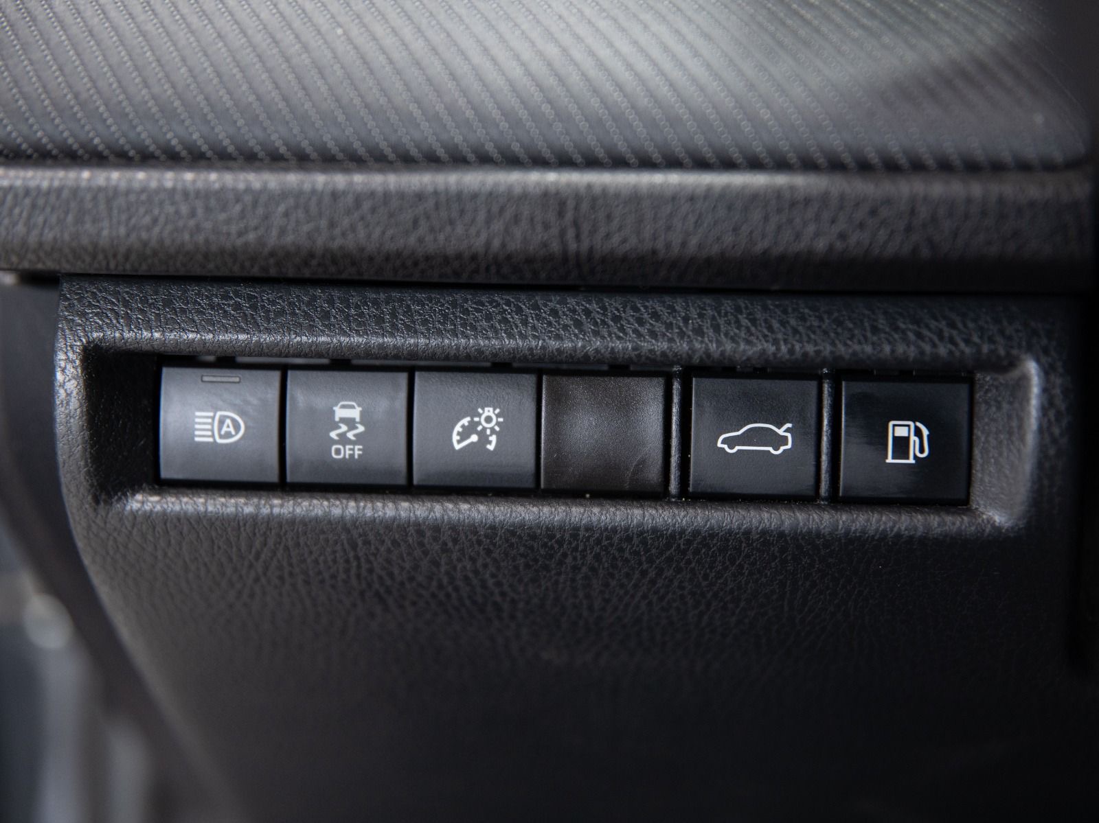 2025 Toyota Camry SE CVT — photo 18