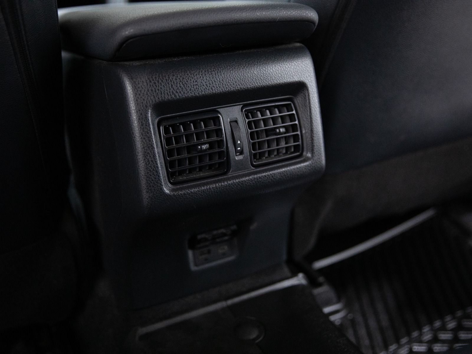 2025 Toyota Camry SE CVT — photo 33