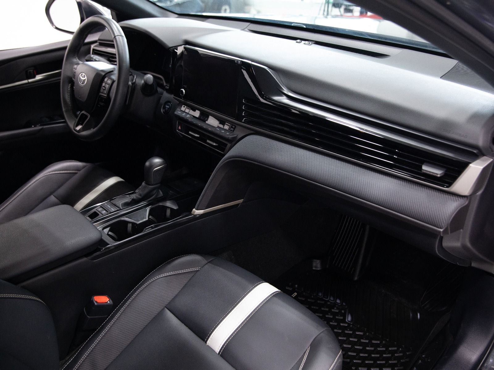 2025 Toyota Camry SE CVT — photo 35