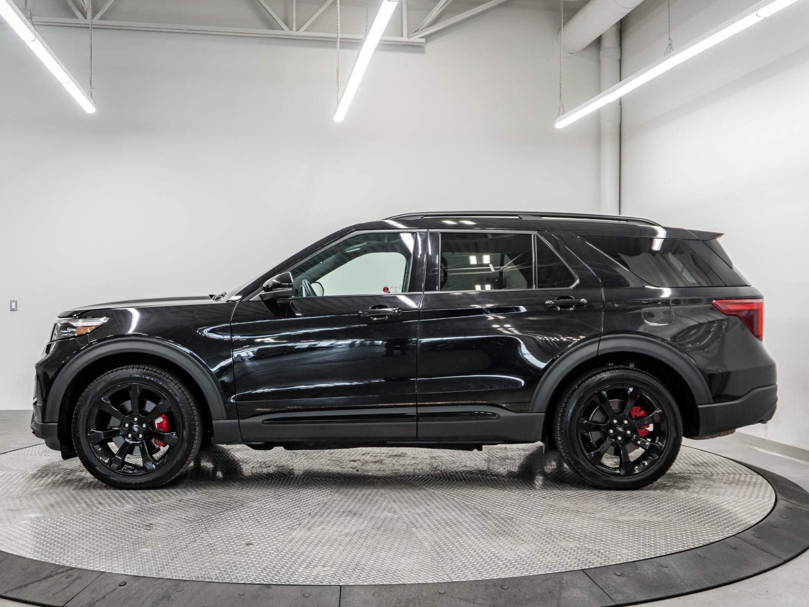 2023 Ford Explorer ST 4WD — photo 2