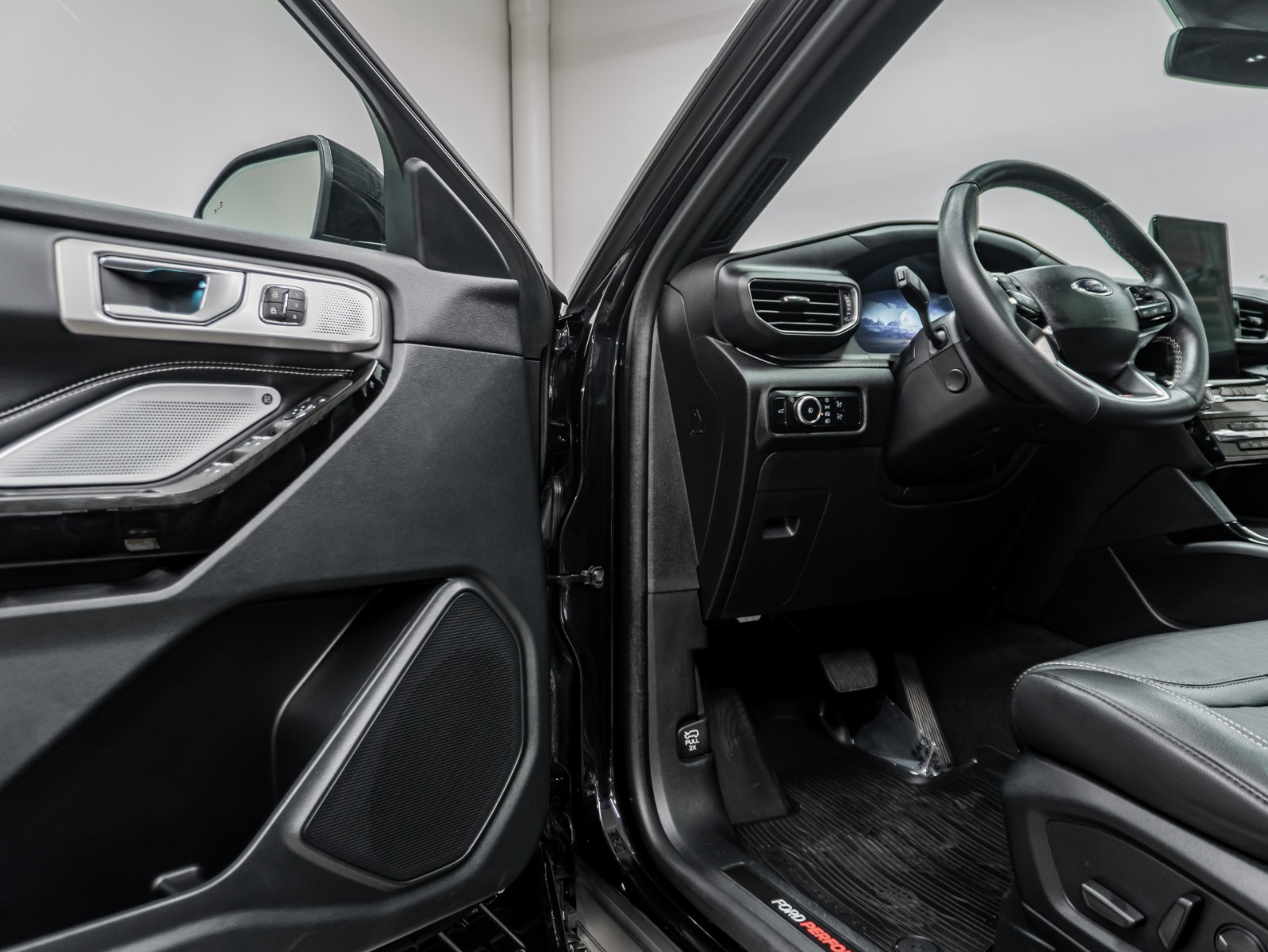 2023 Ford Explorer ST 4WD — photo 4