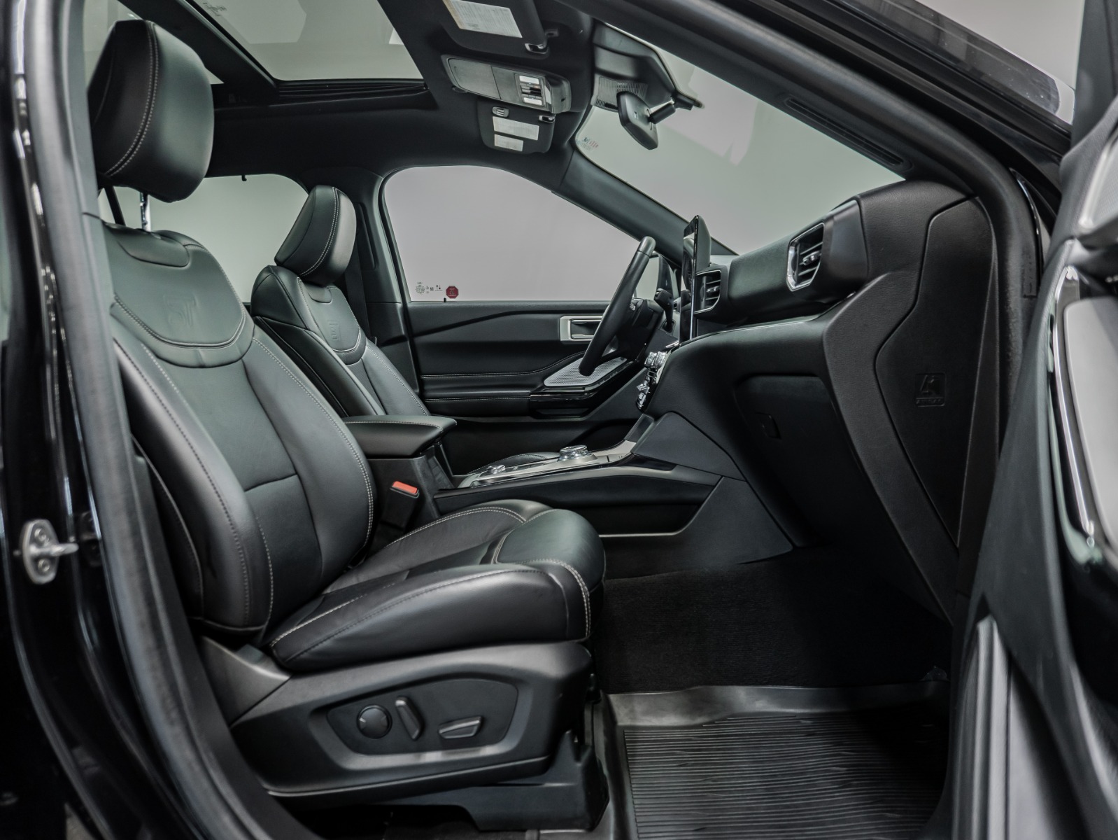 2023 Ford Explorer ST 4WD — photo 5