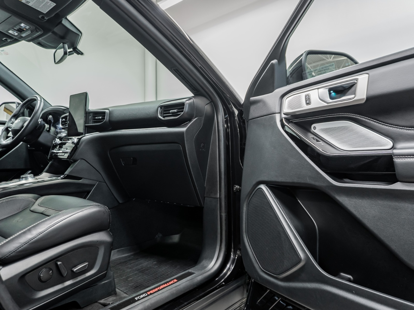 2023 Ford Explorer ST 4WD — photo 24