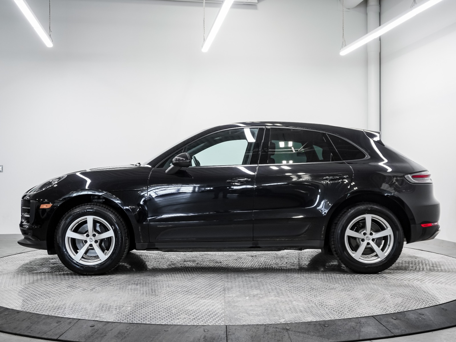 2020 Porsche Macan AWD — photo 2