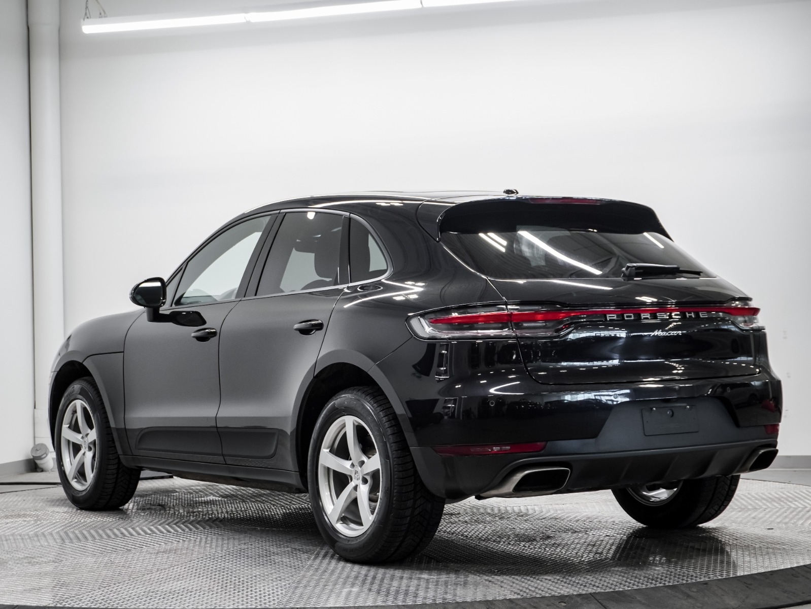 2020 Porsche Macan AWD — photo 3