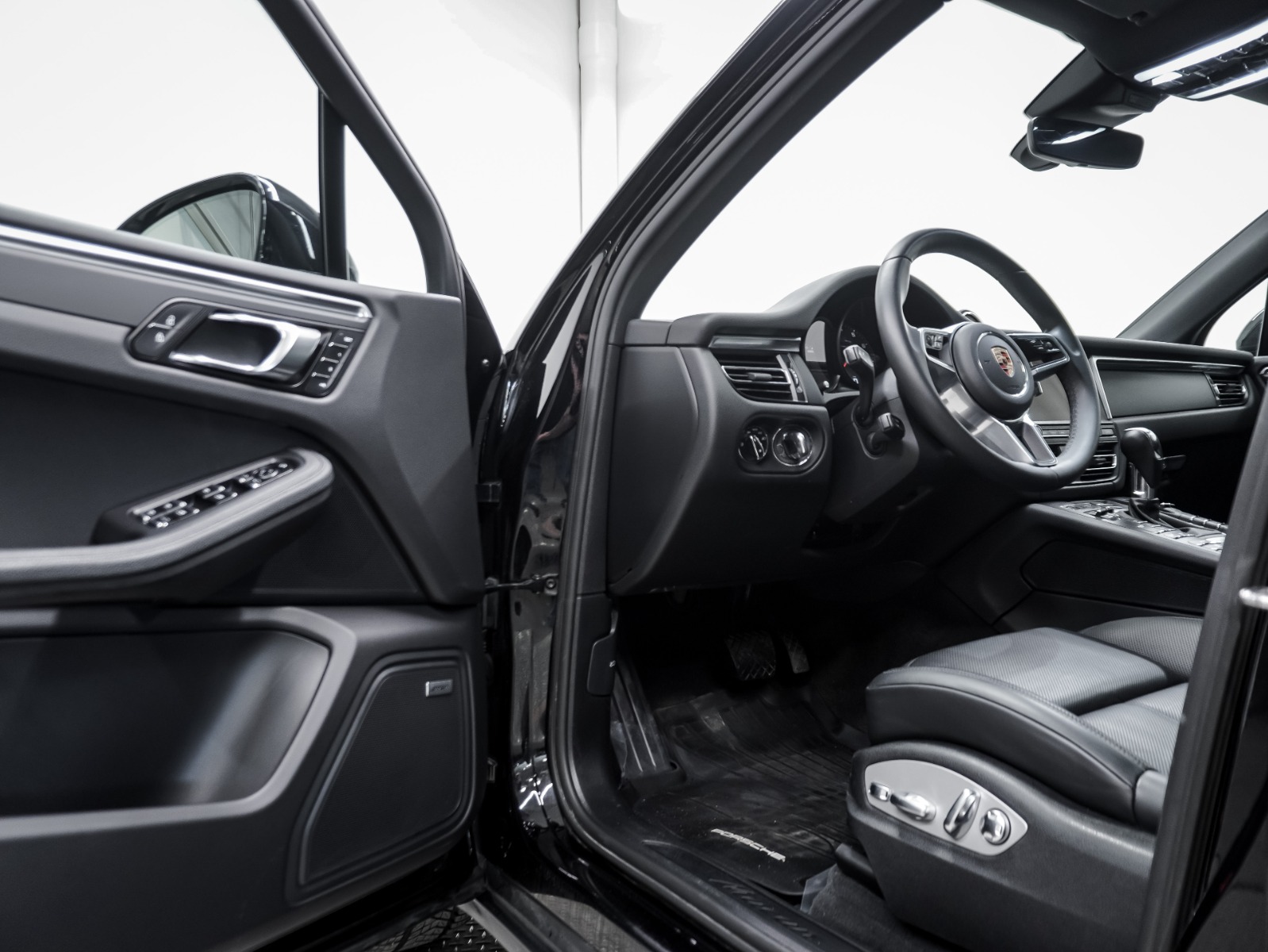 2020 Porsche Macan AWD — photo 4