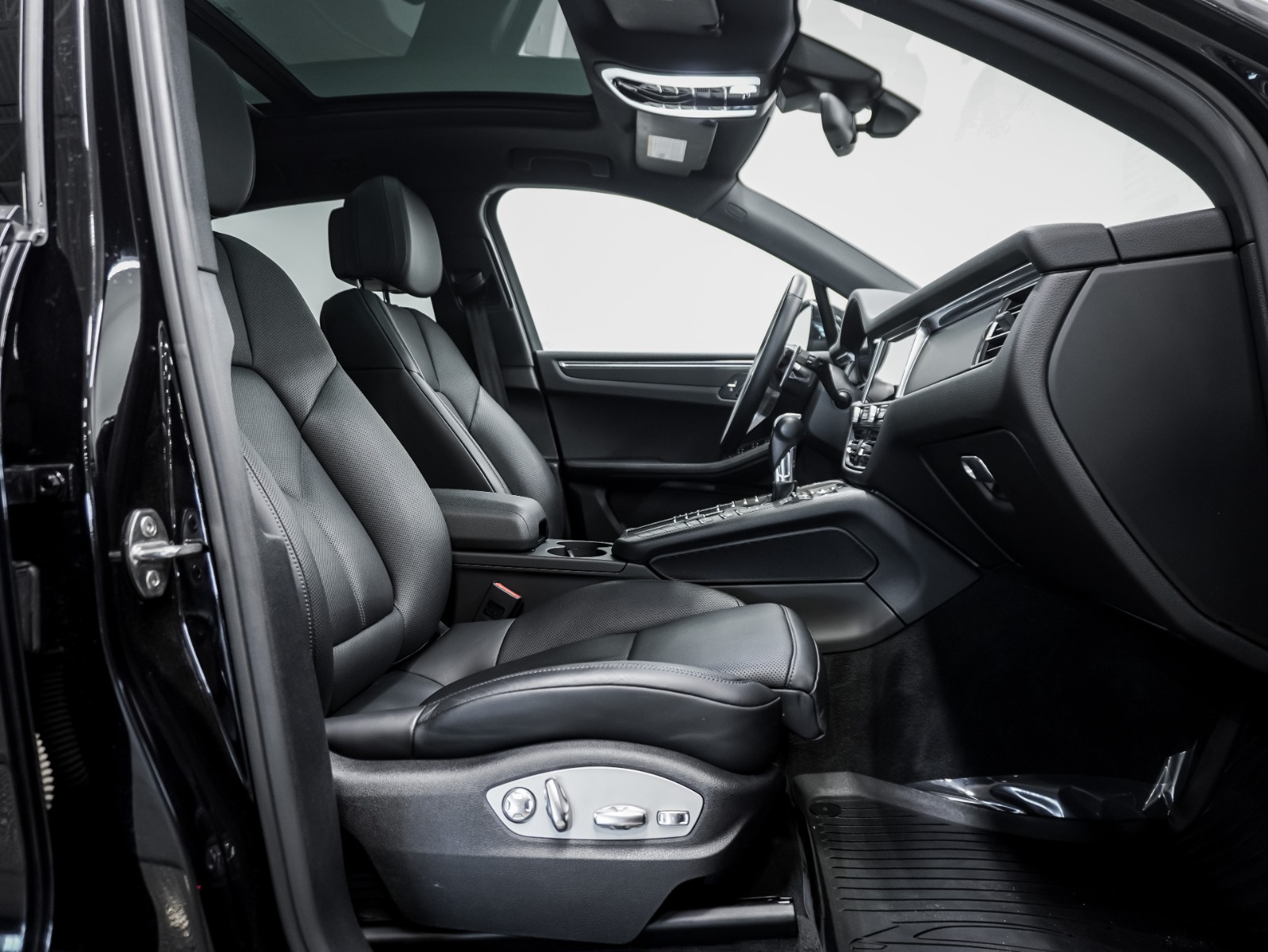 2020 Porsche Macan AWD — photo 5