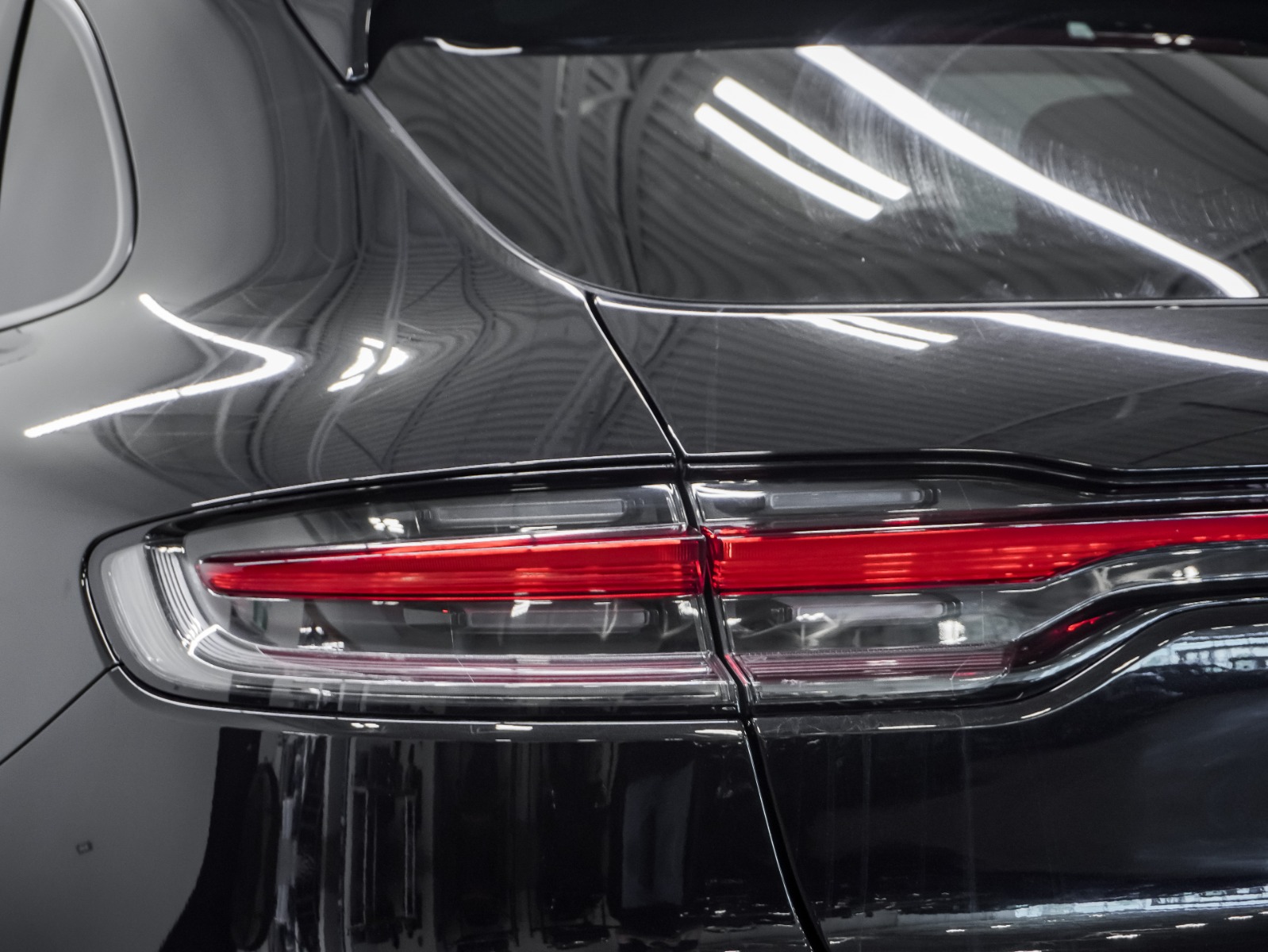 2020 Porsche Macan AWD — photo 14
