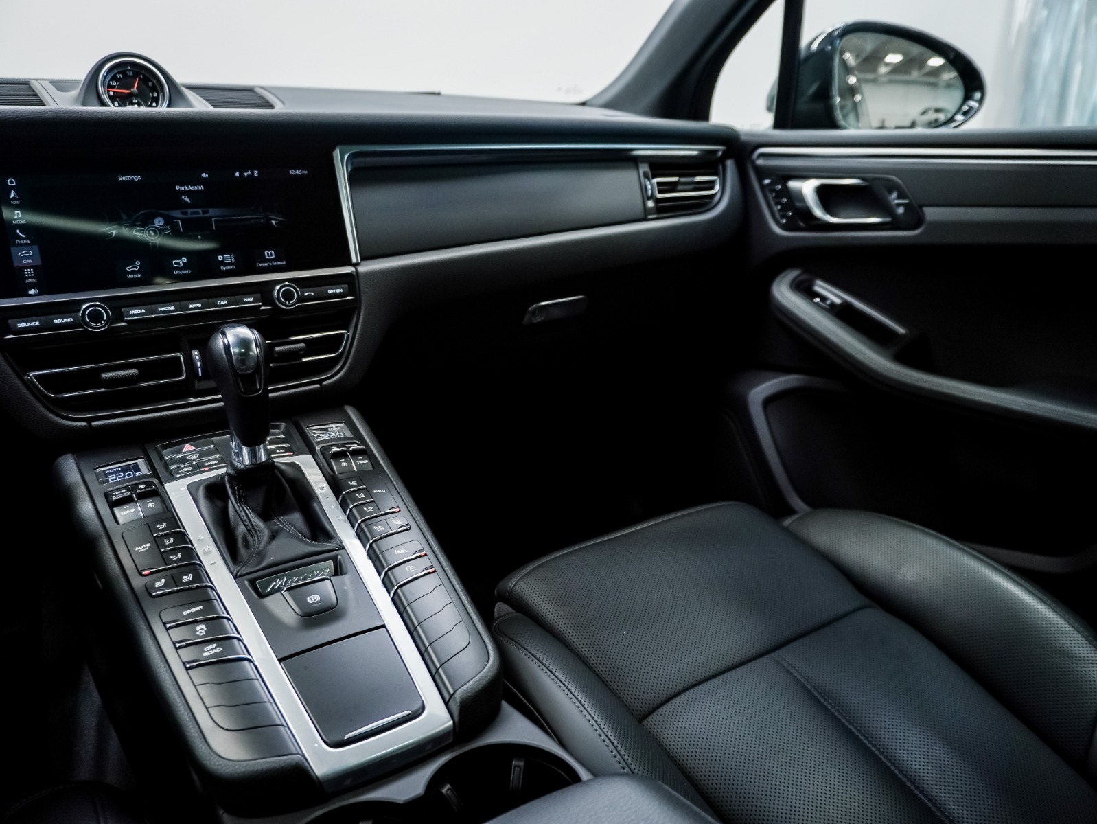2020 Porsche Macan AWD — photo 17