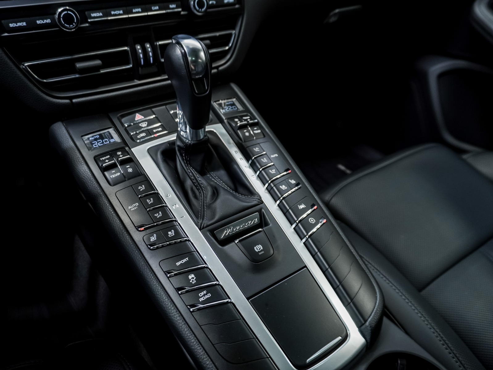 2020 Porsche Macan AWD — photo 18
