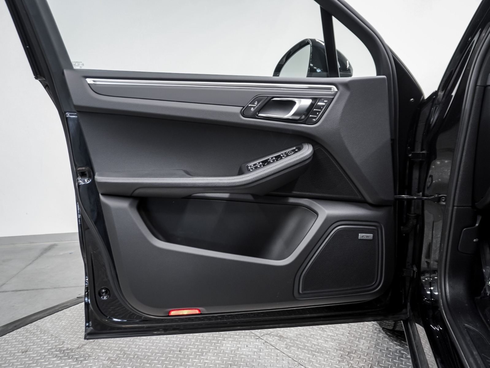 2020 Porsche Macan AWD — photo 24