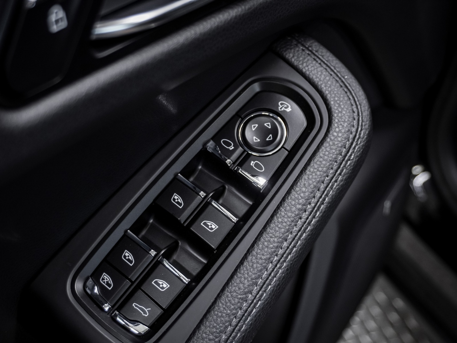2020 Porsche Macan AWD — photo 25