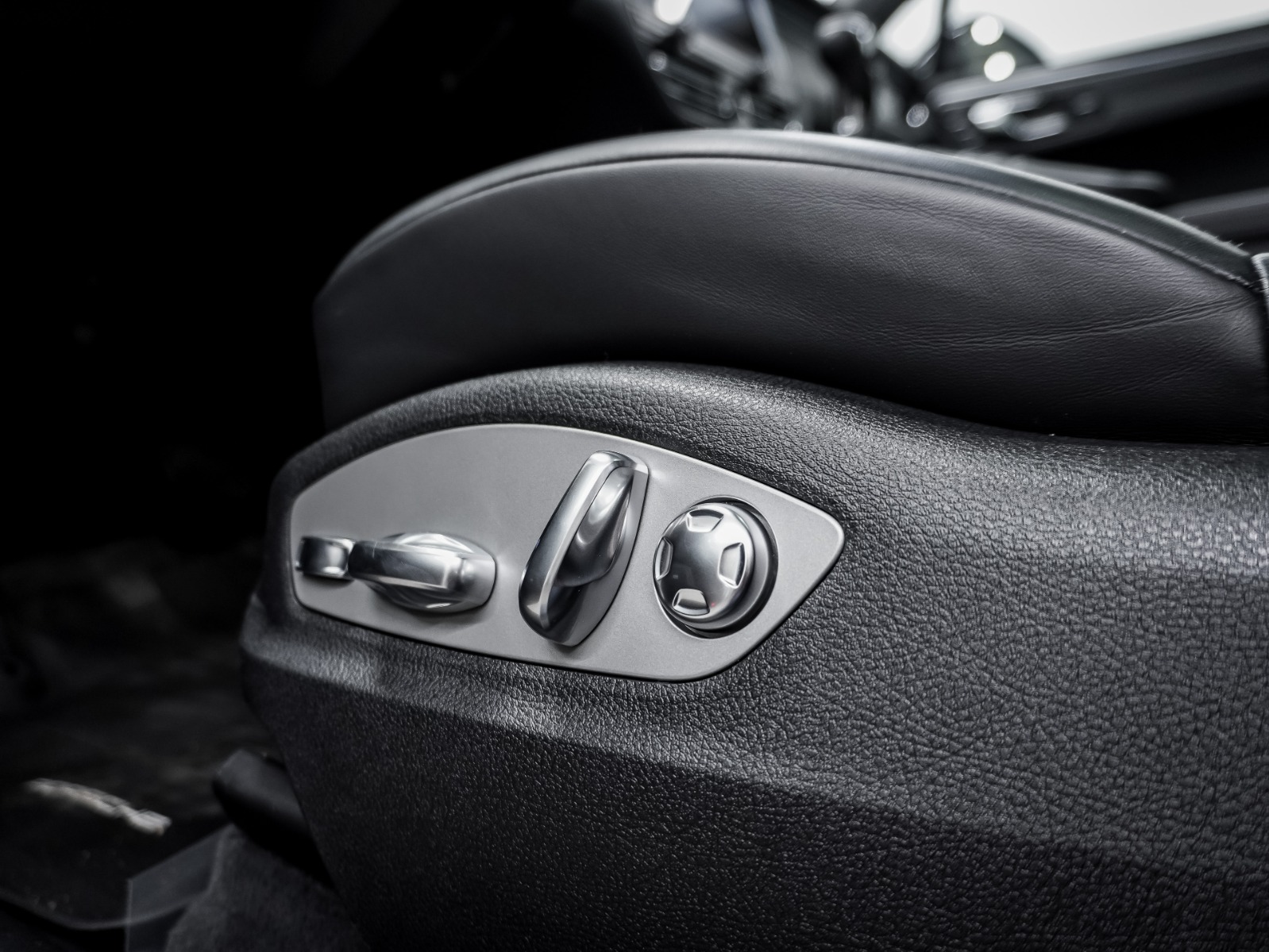 2020 Porsche Macan AWD — photo 27