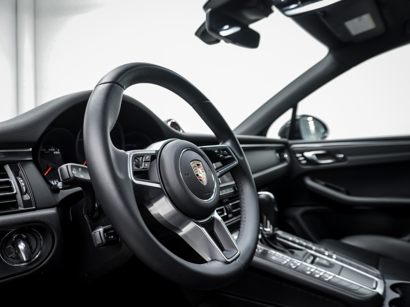 2020 Porsche Macan AWD — photo 29
