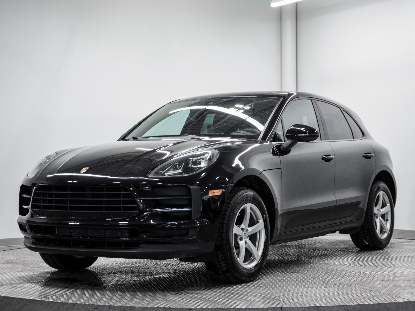 2020 Porsche Macan AWD — photo 1