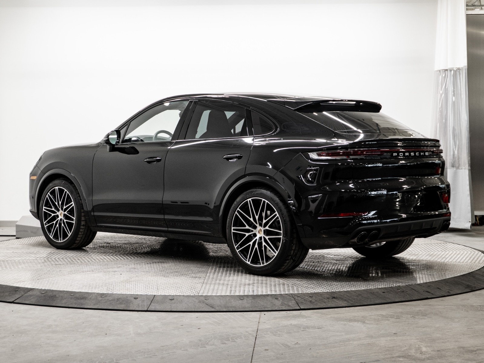 2024 Porsche Cayenne Coupe AWD — photo 3