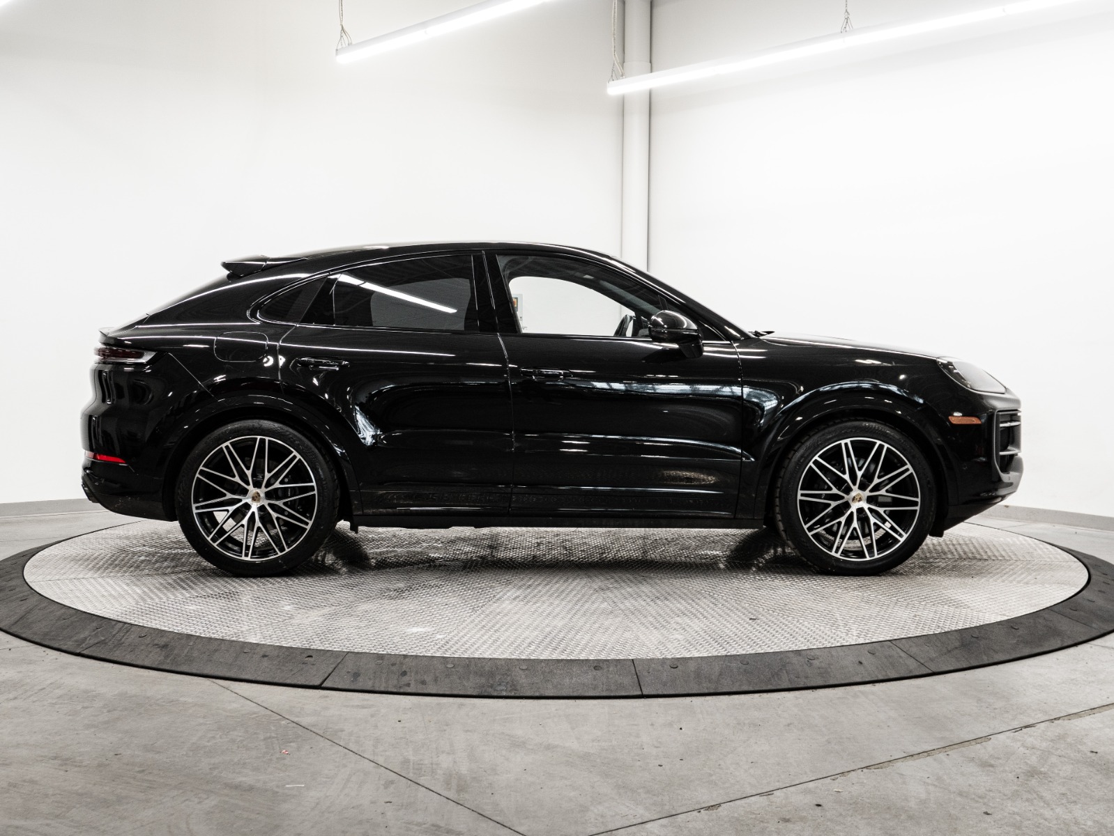 2024 Porsche Cayenne Coupe AWD — photo 5