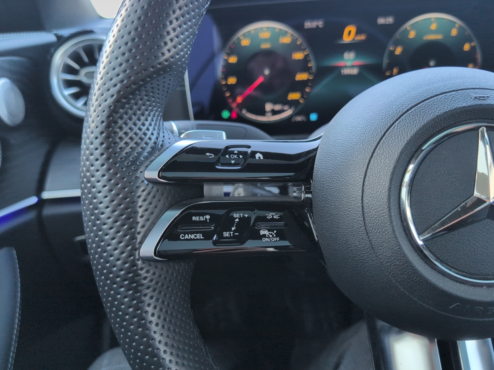 2022 Mercedes-Benz E-Class E 450 4MATIC Coupe — photo 19