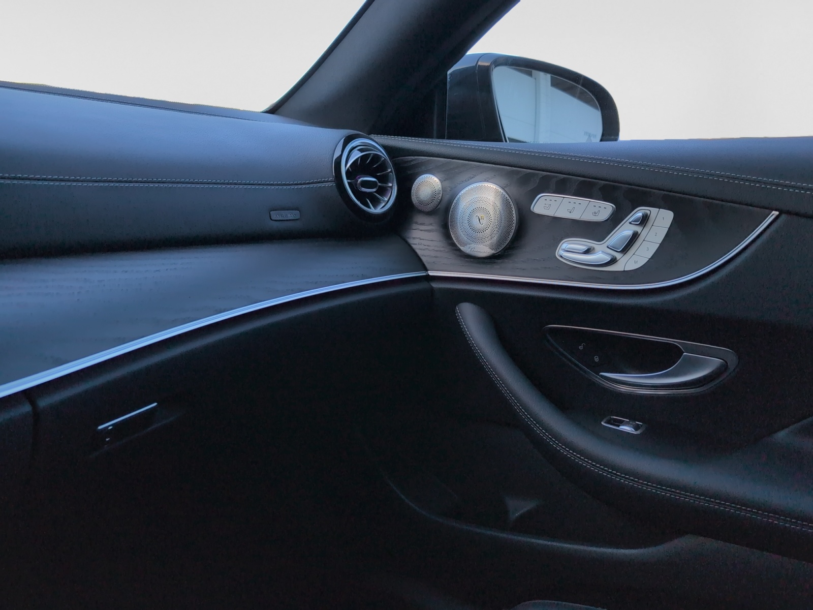 2022 Mercedes-Benz E-Class E 450 4MATIC Coupe — photo 21
