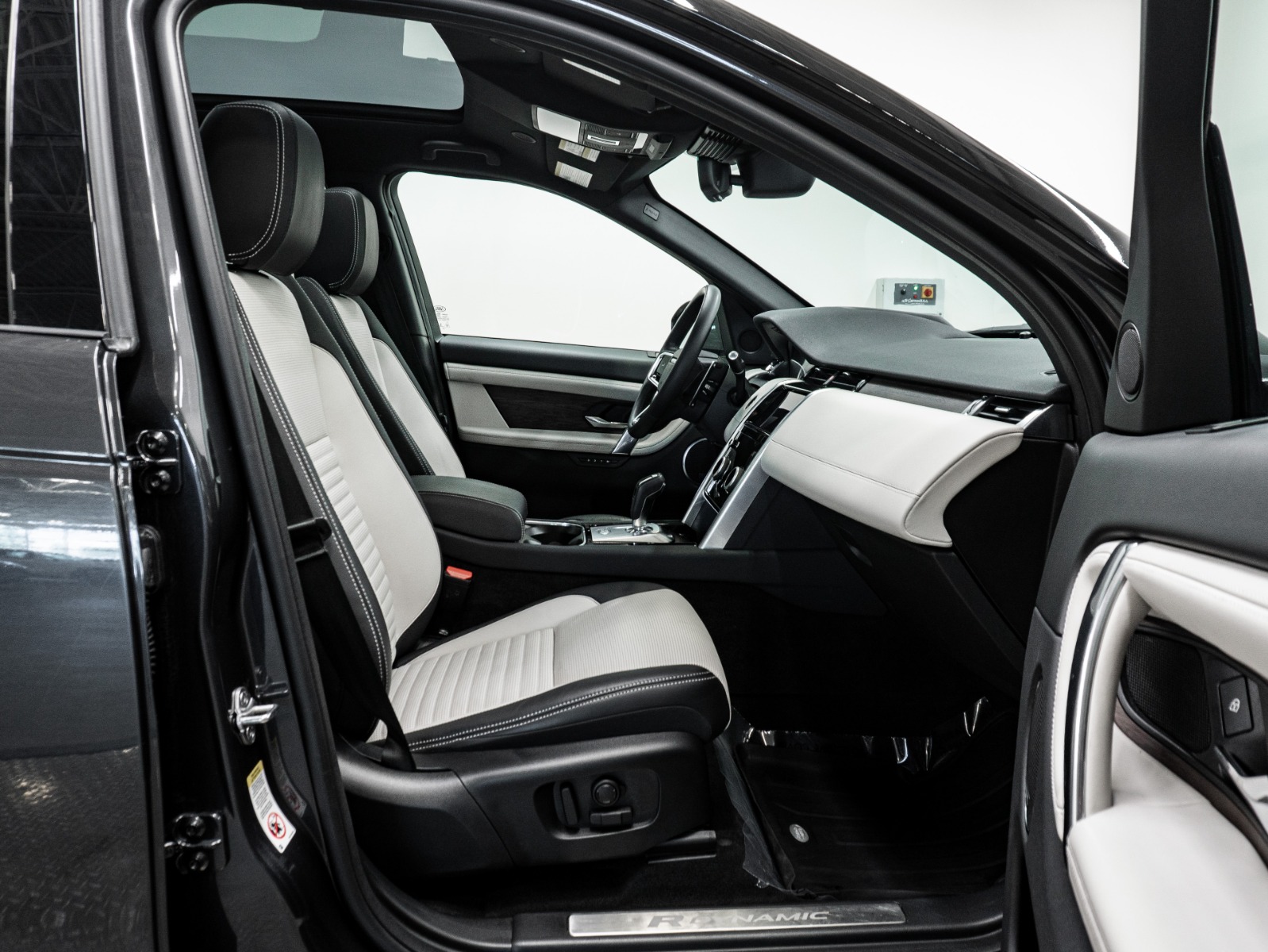 2023 Land Rover Discovery Sport R-Dynamic HSE 4WD — photo 5