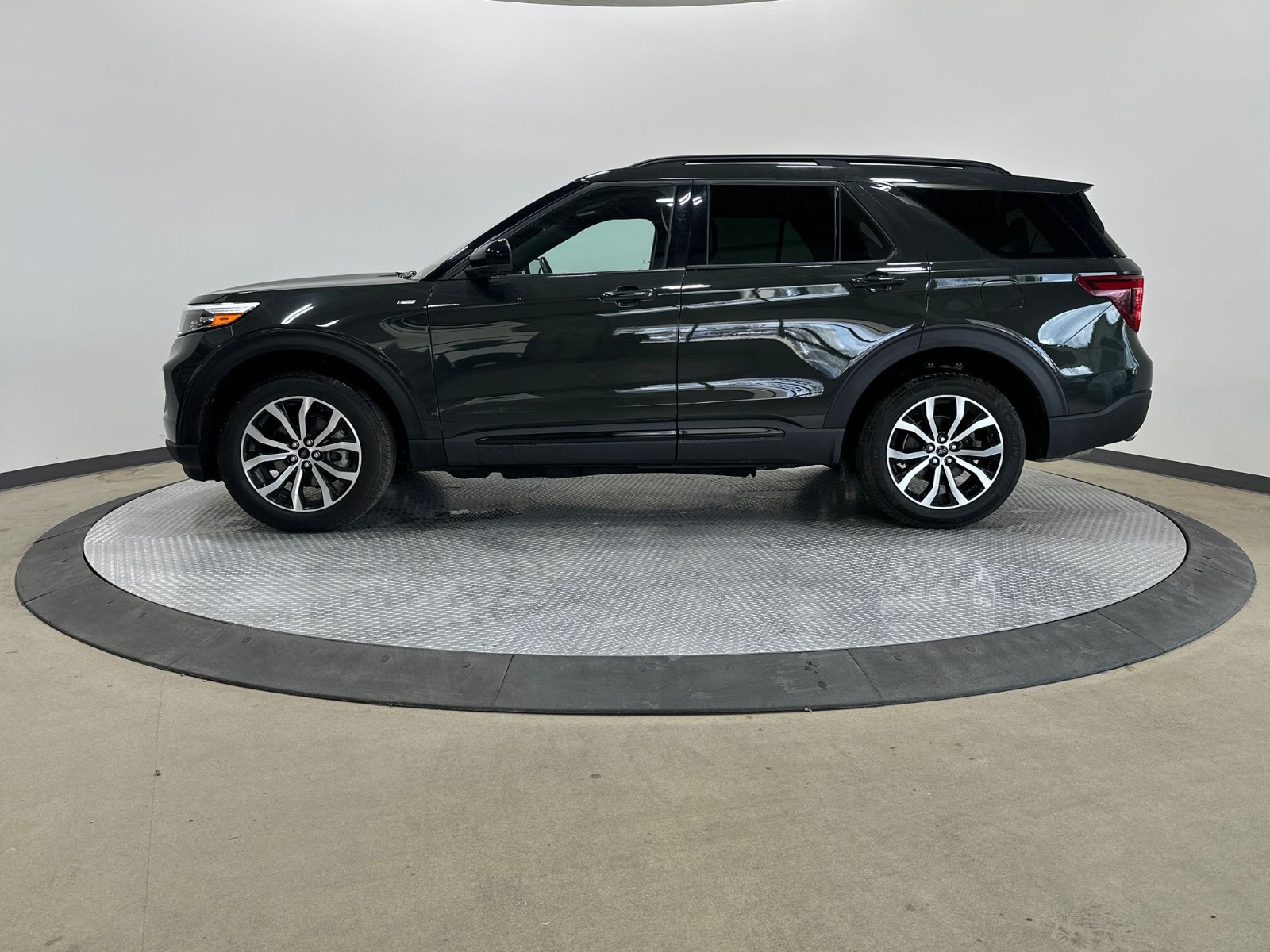 2023 Ford Explorer ST-Line 4WD — photo 2